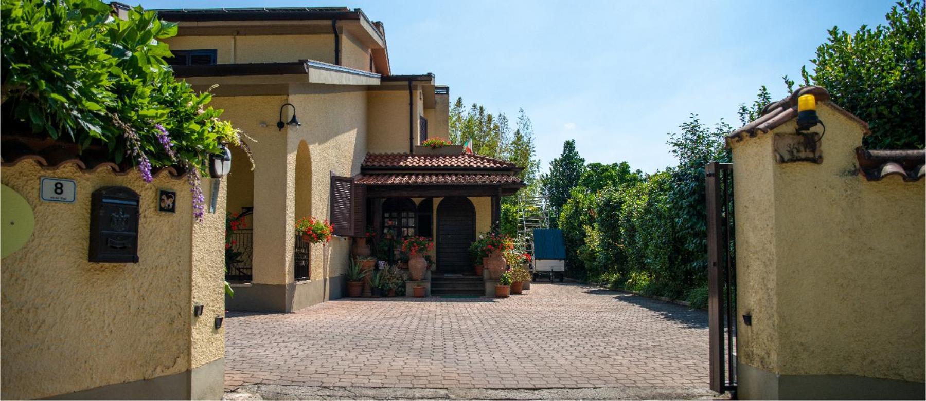 Alloggio Per Uso Turistico Sant'Andrea Lariano エクステリア 写真